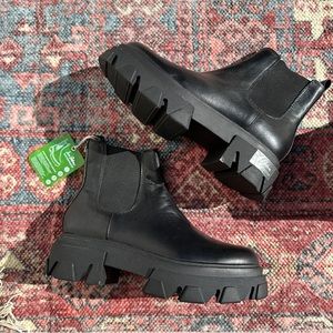 NWT sam edelman waterproof leather ankle chelsae platform boots size 8